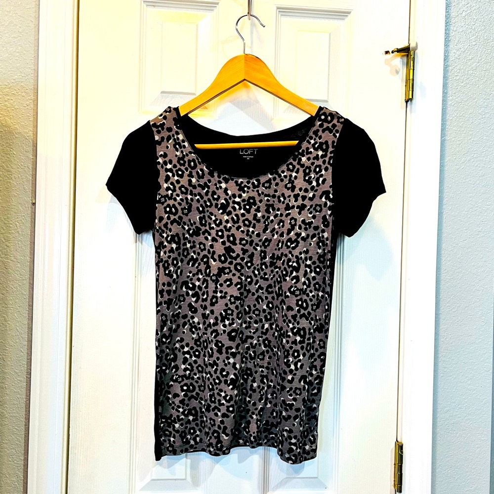 Loft short sleeve animal print top.  Size XS. Excellent condition